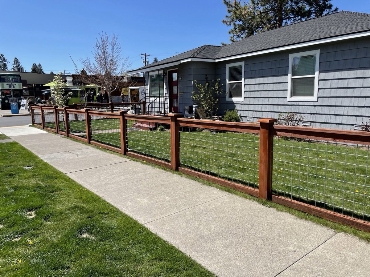 Stained wood and wire fence in front of a Bend, Oregon home, finished by Keystone Painting LLC